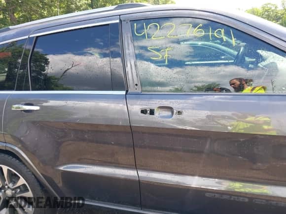 2018 Jeep Grand Cherokee Overland with VIN 1C4RJFCG6JC411466, listed as a IAAI auction lot 42276191 with 95,879 mi miles and . Bid and sale history available at DreamBid. Image 14.