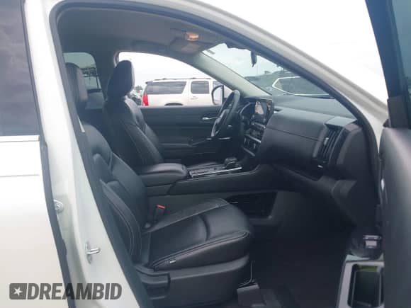 2022 Nissan Pathfinder SV z VIN 5N1DR3BA7NC201913, wystawiony jako IAAI lot #42386381 z przebiegiem 79 632 mil mil oraz . Historia ofert i sprzedaży dostępna na DreamBid. Obrazek 5.