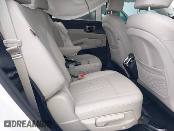 2025 Kia Sorento EX с VIN 5XYRH4JFXSG310180, выставлен на аукционе IAAI как лот 42637985 с пробегом 2 587 миль миль и . История ставок и продаж доступна на DreamBid. Изображение 8.