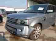 2013 Land Rover Range Rover Sport HSE Lux z VIN SALSK2D47DA781121, wystawiony jako IAAI lot #43262010 z przebiegiem 107 181 mil mil oraz . Historia ofert i sprzedaży dostępna na DreamBid. Obrazek 6.