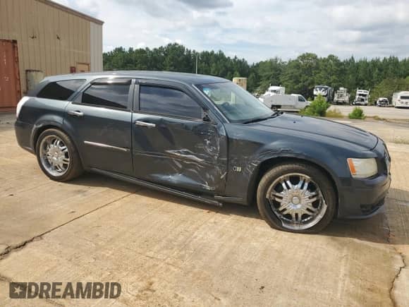 2008 Dodge Magnum SXT with VIN 2D4FV37V68H238959, listed as a Copart auction lot 69084055 with 144,131 mi miles and Salvage title. Bid and sale history available at DreamBid. Image 4.