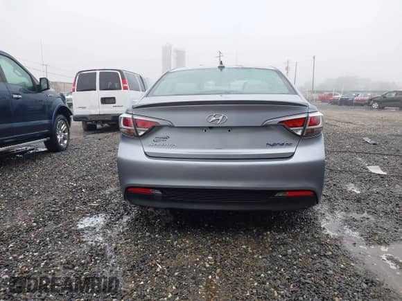 2016 Hyundai Sonata SE with VIN KMHE24L12GA023498, listed as a IAAI auction lot 43245124 with 81,788 mi miles and . Bid and sale history available at DreamBid. Image 16.
