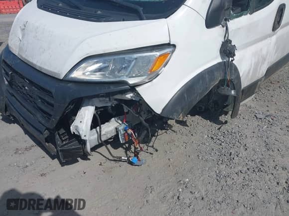 2023 Ram ProMaster Cargo z VIN 3C6MRVJG0PE521759, wystawiony jako IAAI lot #42649745 z przebiegiem Nie podano mil oraz . Historia ofert i sprzedaży dostępna na DreamBid. Obrazek 6.