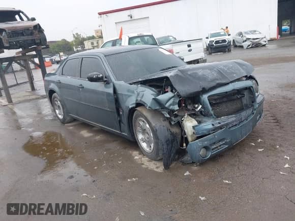 2005 Chrysler 300 C with VIN 2C3JA63H05H143950, listed as a IAAI auction lot 42912324 with 258,632 mi miles and . Bid and sale history available at DreamBid. Image 1.
