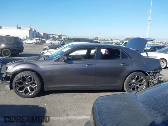 2015 Chrysler 300 S с VIN 2C3CCABG7FH766742, выставлен на аукционе IAAI как лот 40743775 с пробегом 113 583 миль миль и . История ставок и продаж доступна на DreamBid. Изображение 14.