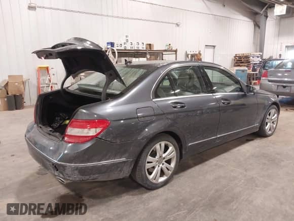 2010 Mercedes-Benz C 300 Sport с VIN WDDGF8BB6AR122164, выставлен на аукционе IAAI как лот 42026446 с пробегом 130 229 миль миль и . История ставок и продаж доступна на DreamBid. Изображение 4.