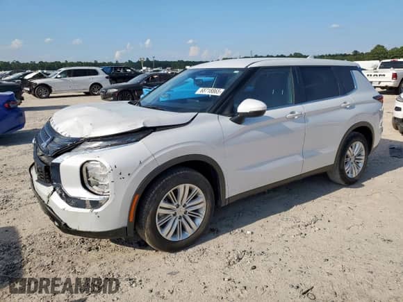 2024 Mitsubishi Outlander ES с VIN JA4J3UA8XRZ060622, выставлен на аукционе Copart как лот 68718865 с пробегом 7 164 миль миль и Чистый • Clean title. История ставок и продаж доступна на DreamBid. Изображение 1.