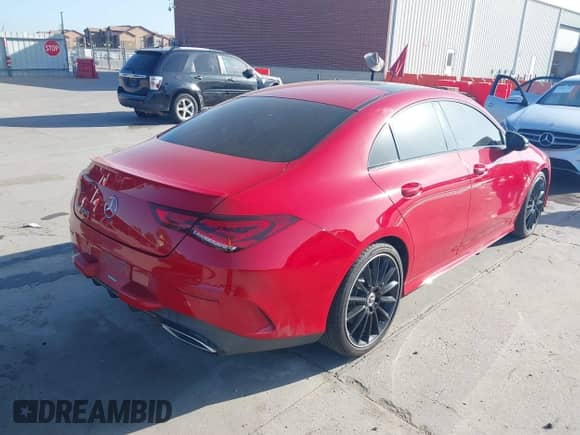 2020 Mercedes-Benz CLA 250 z VIN WDD5J4GB7LN071081, wystawiony jako IAAI lot #42694622 z przebiegiem 58 670 mil mil oraz . Historia ofert i sprzedaży dostępna na DreamBid. Obrazek 4.
