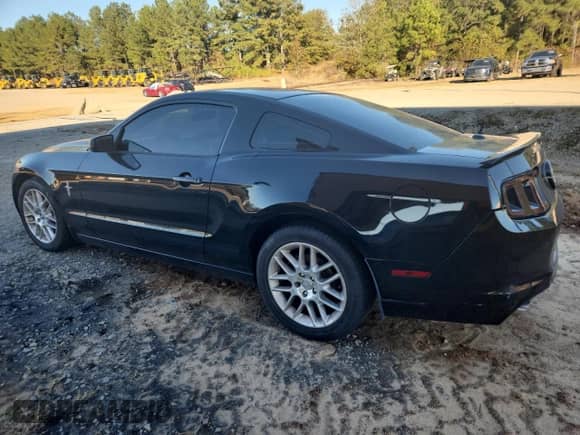 2014 Ford Mustang V6 с VIN 1ZVBP8AM1E5214541, выставлен на аукционе Copart как лот 91185125 с пробегом 93 590 миль миль и Списание • Salvage title. История ставок и продаж доступна на DreamBid. Изображение 2.