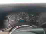 2002 Chevrolet Silverado 1500 LS z VIN 2GCEK19T621134585, wystawiony jako Copart lot #82629095 z przebiegiem 154 674 mil mil oraz Czysty tytuł • Clean title. Historia ofert i sprzedaży dostępna na DreamBid. Obrazek 9.