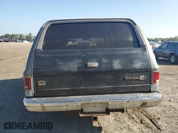 1988 Chevrolet Suburban с VIN 1GNEV16K8JF197267, выставлен на аукционе Copart как лот 72176994 с пробегом 411 769 миль миль и Чистый • Clean title. История ставок и продаж доступна на DreamBid. Изображение 6.