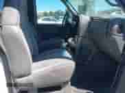 2004 Chevrolet Astro z VIN 1GNDM19X74B104627, wystawiony jako IAAI lot #43035028 z przebiegiem 132 189 mil mil oraz . Historia ofert i sprzedaży dostępna na DreamBid. Obrazek 5.