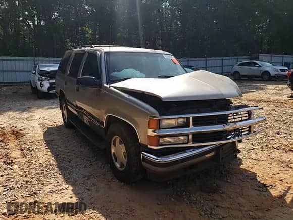 1999 Chevrolet Tahoe Z71 z VIN 1GNEK13R1XJ315188, wystawiony jako Copart lot #68498944 z przebiegiem 264 880 mil mil oraz Szkoda całkowita • Salvage title. Historia ofert i sprzedaży dostępna na DreamBid. Obrazek 12.