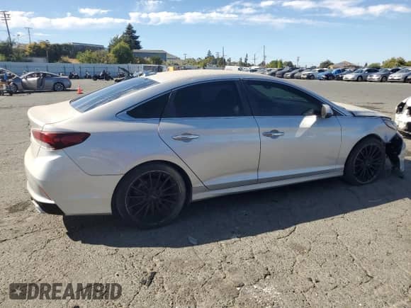 2018 Hyundai Sonata SEL z VIN 5NPE34AF6JH623182, wystawiony jako Copart lot #66760285 z przebiegiem 146 532 mil mil oraz Szkoda całkowita • Salvage title. Historia ofert i sprzedaży dostępna na DreamBid. Obrazek 3.