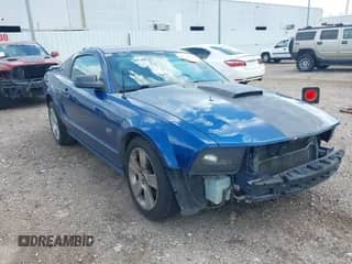2007 Ford Mustang GT Deluxe z VIN 1ZVHT82H475204791, wystawiony jako IAAI lot #42728878 z przebiegiem 109 428 mil mil oraz . Historia ofert i sprzedaży dostępna na DreamBid. Obrazek 1.
