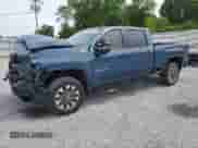 2025 Chevrolet Silverado 2500HD Custom z VIN 1GC4KME73SF130511, wystawiony jako Copart lot #53620985 z przebiegiem 2 068 mil mil oraz Szkoda całkowita • Salvage title. Historia ofert i sprzedaży dostępna na DreamBid. Obrazek 1.