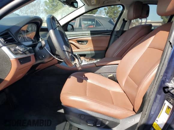 2013 BMW 5 Series 528i xDrive z VIN WBAXH5C55DD106595, wystawiony jako Copart lot #53153275 z przebiegiem 197 755 mil mil oraz Szkoda całkowita • Salvage title. Historia ofert i sprzedaży dostępna na DreamBid. Obrazek 7.