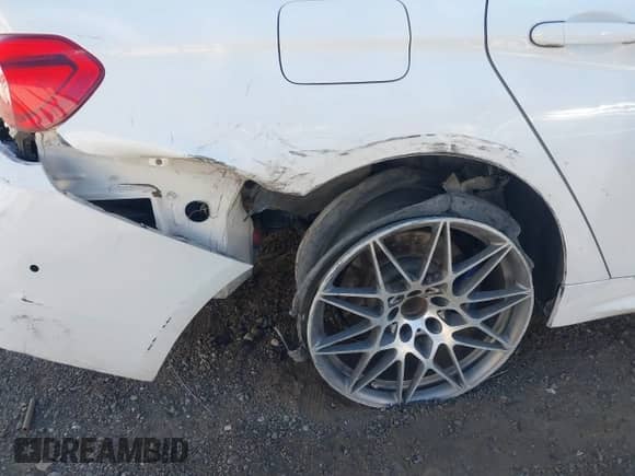 2019 BMW 4 Series 440i xDrive с VIN WBA4J7C59KBM75651, выставлен на аукционе IAAI как лот 43303945 с пробегом 131 941 миль миль и . История ставок и продаж доступна на DreamBid. Изображение 17.