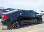 2017 Volvo S60 Dynamic с VIN YV126MFL3H2436352, выставлен на аукционе IAAI как лот 42374807 с пробегом 126 035 миль миль и . История ставок и продаж доступна на DreamBid. Изображение 13.