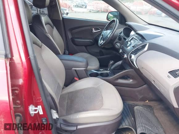 2013 Hyundai Tucson GLS z VIN KM8JUCAC6DU584112, wystawiony jako IAAI lot #43236532 z przebiegiem 106 442 mil mil oraz . Historia ofert i sprzedaży dostępna na DreamBid. Obrazek 5.