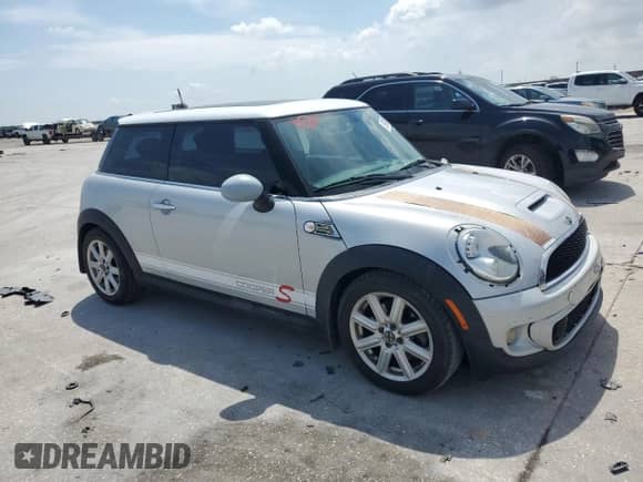 2011 MINI Hardtop S with VIN WMWSV3C53BTY25192, listed as a Copart auction lot 59100785 with Not provided miles and Salvage title. Bid and sale history available at DreamBid. Image 4.