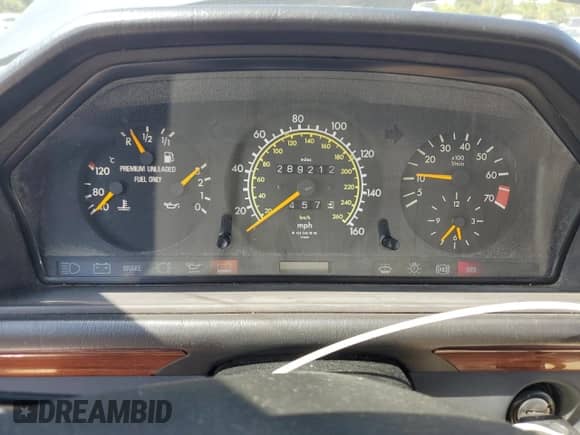 1993 Mercedes-Benz 300 с VIN WDBEA28E5PB954268, выставлен на аукционе Copart как лот 71534525 с пробегом 289 212 миль миль и Списание • Salvage title. История ставок и продаж доступна на DreamBid. Изображение 9.