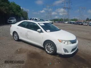 2014 Toyota Camry SE with VIN 4T1BK1FK7EU547635, listed as a IAAI auction lot 42704241 with 297,531 mi miles and . Bid and sale history available at DreamBid. Image 1.