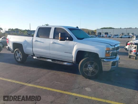 2017 Chevrolet Silverado 2500HD LT z VIN 1GC1KVEG8HF128707, wystawiony jako IAAI lot #41795885 z przebiegiem 192 048 mil mil oraz . Historia ofert i sprzedaży dostępna na DreamBid. Obrazek 1.