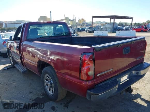 2005 Chevrolet Silverado 1500 z VIN 1GCEC14T55Z142306, wystawiony jako IAAI lot #41525048 z przebiegiem 202 114 mil mil oraz . Historia ofert i sprzedaży dostępna na DreamBid. Obrazek 3.