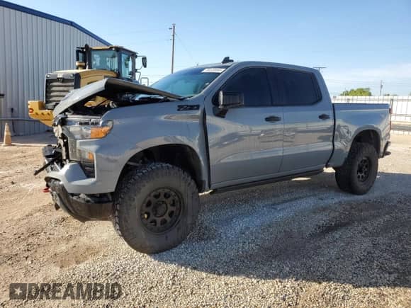 2024 Chevrolet Silverado 1500 Custom Trail Boss z VIN 3GCUDCE87RG219052, wystawiony jako Copart lot #56538995 z przebiegiem 22 030 mil mil oraz Szkoda całkowita • Salvage title. Historia ofert i sprzedaży dostępna na DreamBid. Obrazek 1.