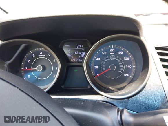 2015 Hyundai Elantra SE z VIN 5NPDH4AE9FH629053, wystawiony jako IAAI lot #43055338 z przebiegiem 119 723 mil mil oraz . Historia ofert i sprzedaży dostępna na DreamBid. Obrazek 7.