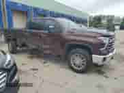 2024 Chevrolet Silverado 3500HD LTZ z VIN 1GC4YUEYXRF318878, wystawiony jako Copart lot #64883684 z przebiegiem 3 837 mil mil oraz Szkoda całkowita • Salvage title. Historia ofert i sprzedaży dostępna na DreamBid. Obrazek 4.