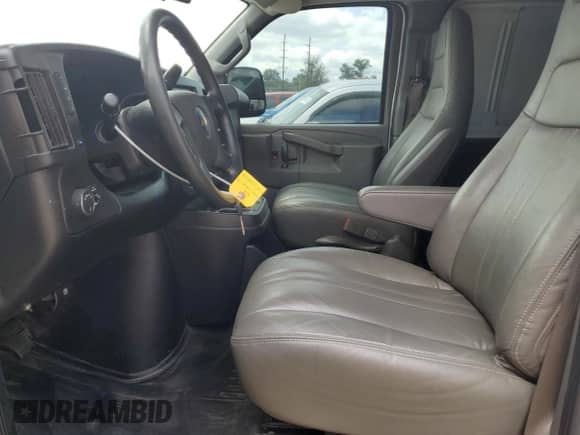 2018 Chevrolet Express Cargo с VIN 1GCWGAFG0J1178549, выставлен на аукционе Copart как лот 67109685 с пробегом 170 784 миль миль и На запчасти • Non repairable. История ставок и продаж доступна на DreamBid. Изображение 7.