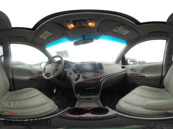 2013 Toyota Sienna XLE с VIN 5TDDK3DC5DS051336, выставлен на аукционе IAAI как лот 42391686 с пробегом 67 360 миль миль и . История ставок и продаж доступна на DreamBid. Изображение 19.