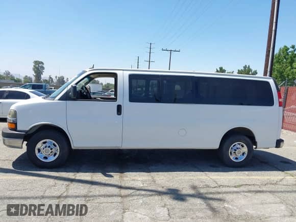 2011 Chevrolet Express Passenger 1LT z VIN 1GAZG1FG1B1104810, wystawiony jako IAAI lot #42675746 z przebiegiem 16 391 mil mil oraz . Historia ofert i sprzedaży dostępna na DreamBid. Obrazek 14.