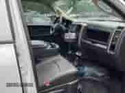 2023 Ram 1500 Tradesman z VIN 1C6RR7FT4PS588854, wystawiony jako Copart lot #64556685 z przebiegiem 24 403 mil mil oraz Szkoda całkowita • Salvage title. Historia ofert i sprzedaży dostępna na DreamBid. Obrazek 5.