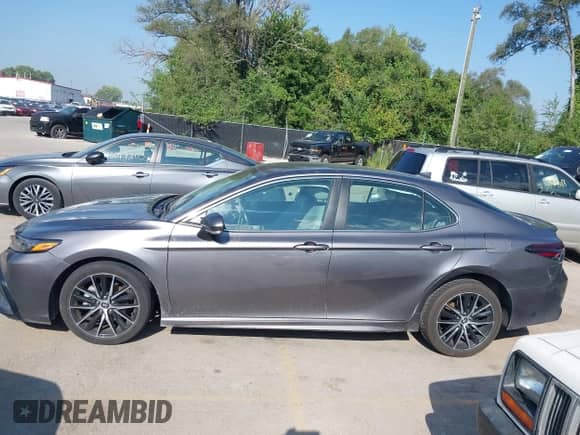 2023 Toyota Camry SE z VIN 4T1G11AK9PU094833, wystawiony jako IAAI lot #43044406 z przebiegiem 46 582 mil mil oraz . Historia ofert i sprzedaży dostępna na DreamBid. Obrazek 14.