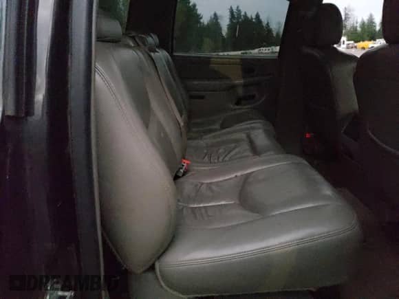 2005 Chevrolet Suburban LT с VIN 3GNGK26G65G187389, выставлен на аукционе Copart как лот 79753654 с пробегом Не указан миль и Списание • Salvage title. История ставок и продаж доступна на DreamBid. Изображение 12.