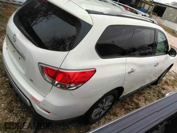 2013 Nissan Pathfinder Platinum with VIN 5N1AR2MN3DC603097, listed as a IAAI auction lot 41344878 with 172,365 mi miles and . Bid and sale history available at DreamBid. Image 4.