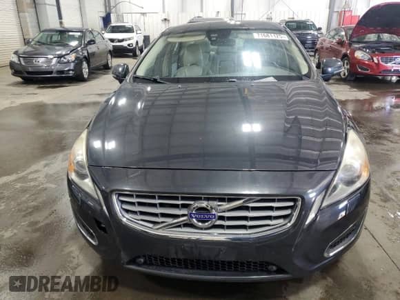 2013 Volvo S60 T6 R-Design Platinum с VIN YV1902FH1D1229913, выставлен на аукционе Copart как лот 71681125 с пробегом 129 365 миль миль и Чистый • Clean title. История ставок и продаж доступна на DreamBid. Изображение 5.