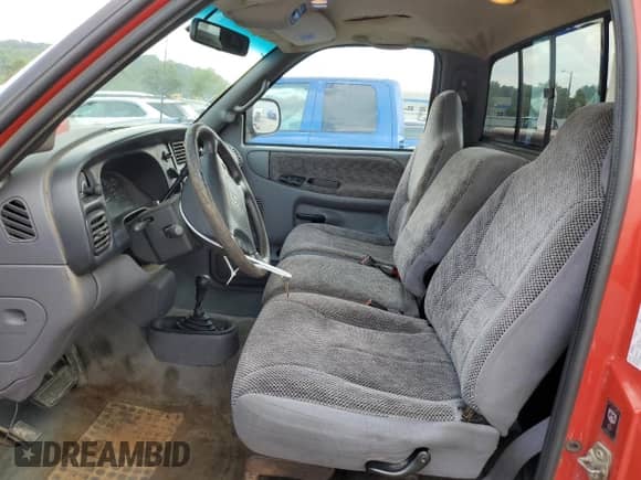 1998 Dodge 1500 z VIN 1B7HF16Z8WS508615, wystawiony jako Copart lot #64791014 z przebiegiem 232 390 mil mil oraz Nie do naprawy • Non repairable. Historia ofert i sprzedaży dostępna na DreamBid. Obrazek 7.