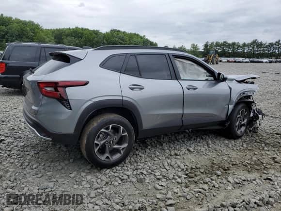 2025 Chevrolet Trax LT с VIN KL77LHEP4SC096546, выставлен на аукционе Copart как лот 62329665 с пробегом Не указан миль и Списание • Salvage title. История ставок и продаж доступна на DreamBid. Изображение 3.