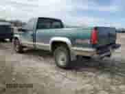 1998 Chevrolet Silverado 2500 with VIN 1GCGK24R3WZ246526, listed as a Copart auction lot 46425745 with 293,226 mi miles and Salvage title. Bid and sale history available at DreamBid. Image 2.