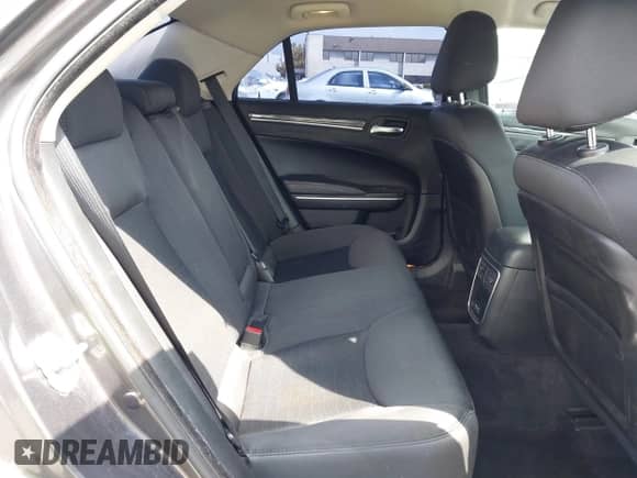 2018 Chrysler 300 Touring с VIN 2C3CCAAG0JH340238, выставлен на аукционе IAAI как лот 43200925 с пробегом 37 897 миль миль и . История ставок и продаж доступна на DreamBid. Изображение 8.