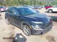 2023 Hyundai Kona SEL с VIN KM8K3CAB6PU021273, выставлен на аукционе IAAI как лот 42969548 с пробегом 23 868 миль миль и . История ставок и продаж доступна на DreamBid. Изображение 1.