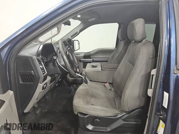 2017 Ford F-150 XL z VIN 1FTEX1E86HFA38914, wystawiony jako Copart lot #46402555 z przebiegiem 326 412 mil mil oraz Czysty tytuł • Clean title. Historia ofert i sprzedaży dostępna na DreamBid. Obrazek 7.