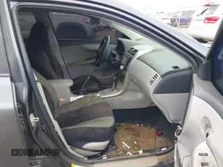 2011 Toyota Corolla S с VIN 2T1BU4EE6BC663056, выставлен на аукционе IAAI как лот 43190017 с пробегом 140 258 миль миль и . История ставок и продаж доступна на DreamBid. Изображение 5.