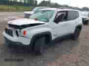 2018 Jeep Renegade Latitude z VIN ZACCJBBB7JPH09508, wystawiony jako IAAI lot #42896543 z przebiegiem 123 776 mil mil oraz . Historia ofert i sprzedaży dostępna na DreamBid. Obrazek 2.