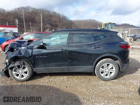 2020 Chevrolet Blazer LT z VIN 3GNKBJRS8LS611556, wystawiony jako IAAI lot #41211060 z przebiegiem 68 653 mil mil oraz . Historia ofert i sprzedaży dostępna na DreamBid. Obrazek 13.