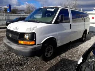 2006 Chevrolet Express Passenger z VIN 1GNFG15T061129302, wystawiony jako Copart lot #87262534 z przebiegiem 431 048 mil mil oraz Czysty tytuł • Clean title. Historia ofert i sprzedaży dostępna na DreamBid. Obrazek 1.
